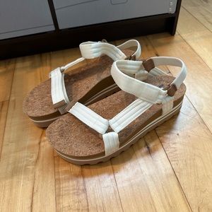 Reef Cushion Rem Hi Sandals Whisper White Size 7